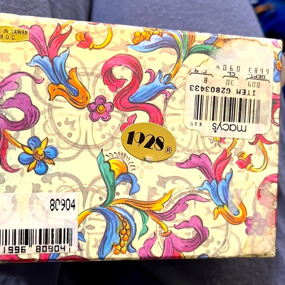 Vintage small jewelry or storage box with a lid and mirror. Macy’s. Collectible. - Picture 16 of 16